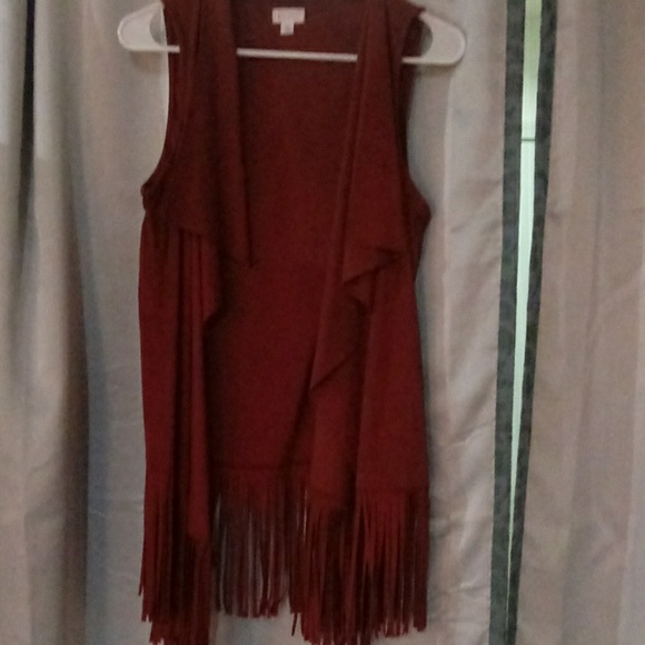 Decree Sweaters - Decree sweude vest